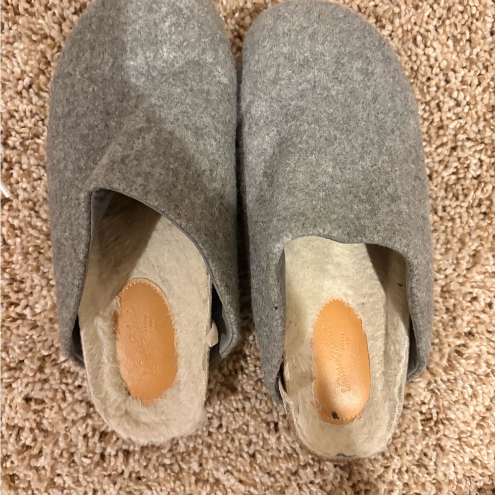 Universal thread Gray Wool Slippers size 7